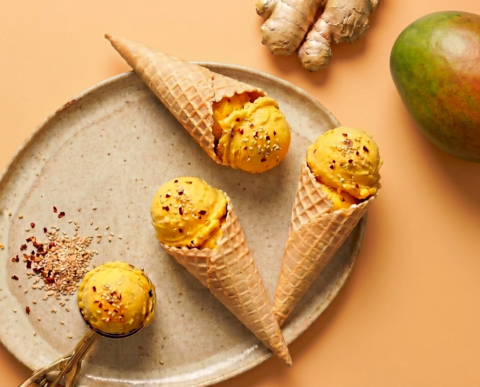 Mango-Kokos-Eis mit Ingwer