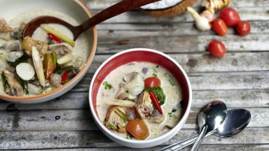 Klassische Tom Kha Suppe aus Thailand