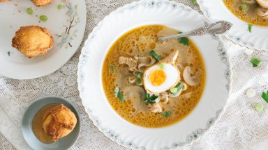 Thai Tom Kha Suppe mit Ei