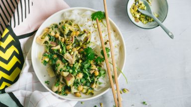 Rotes Thai-Curry vegan mit Jackfruit