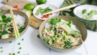Grünes Thai-Curry mit Hähnchen und Pak Choi