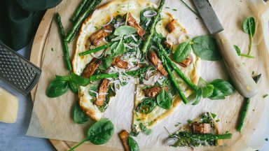 Flammkuchen vegetarisch mit rauchiger Jackfruit