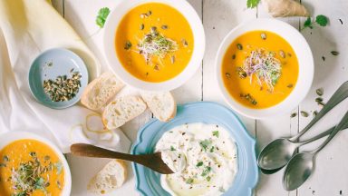 Geröstete Kürbissuppe mit Labneh