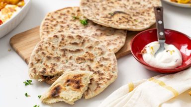 Selbstgemachtes indisches Naan Brot