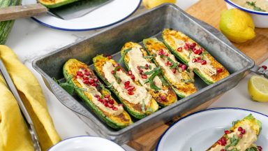 Gegrillte Zucchini mit gelbem Thai-Curry