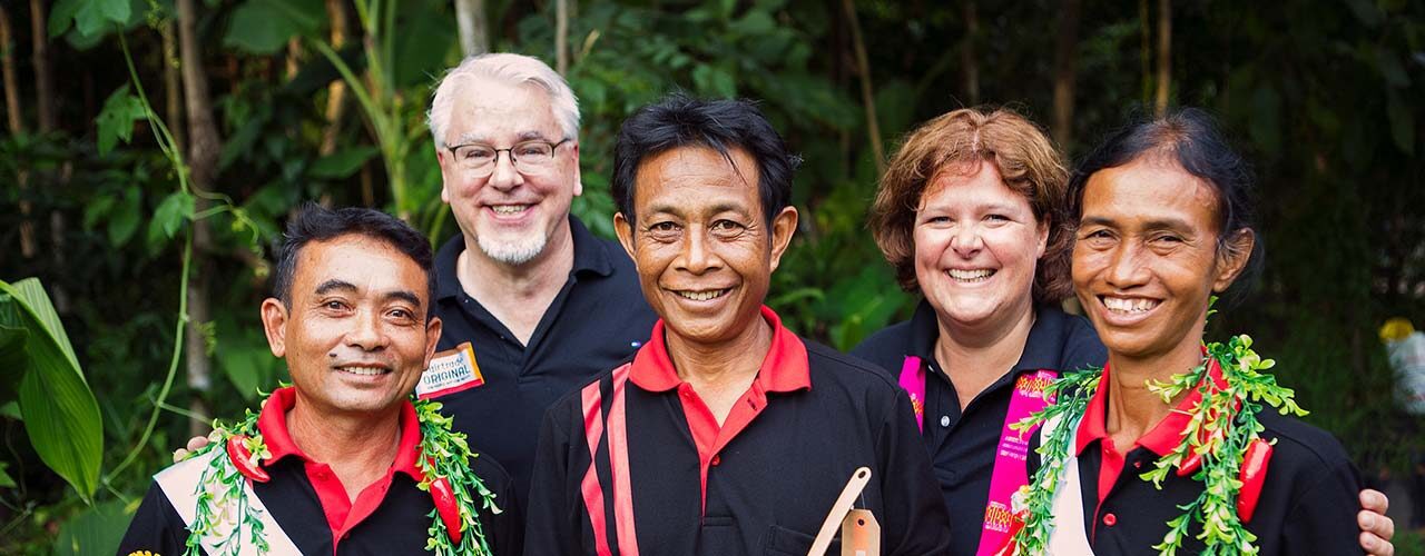 Fairtrade Orignal Team mit Bäuer*innen in Thailand