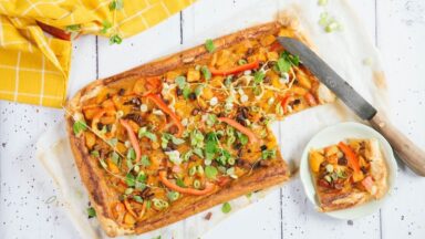 Blätterteig-Tarte mit Kürbis und gelbem Thai-Curry
