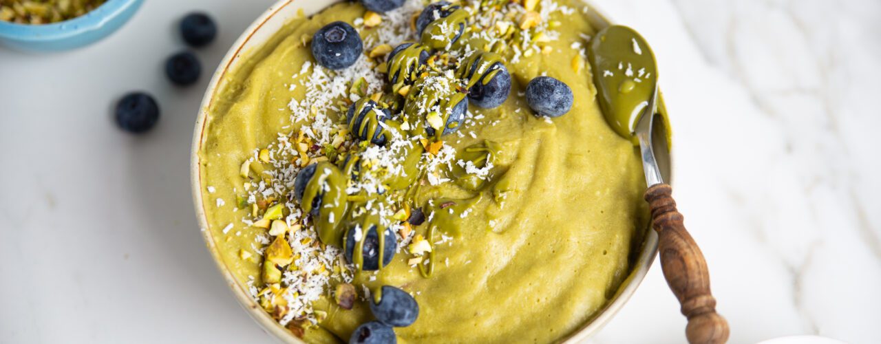 Matcha Smoothie Bowl Pistazie