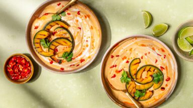 Rote Linsensuppe mit geröstetem Kürbis