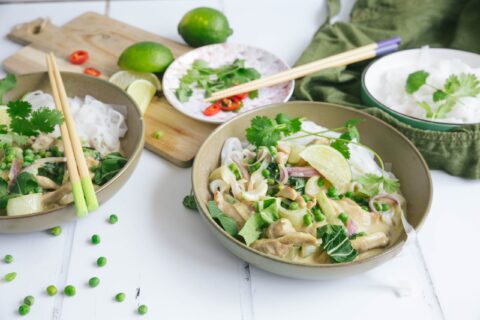 Fairtrade Original - Rezept gruenes Thai Curry mit Huhn und Pak Choi