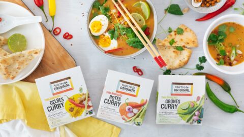 https://www.fairtradeoriginal.de/wp-content/uploads/DE/sites/2/2020/10/HolyKauw.Asian_.line-15-1-scaled.jpg